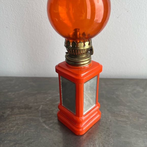 Orange painted glass oil lamp with mirrors - Picture 14 of 17